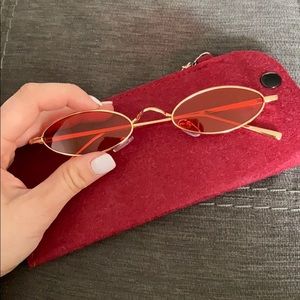 Red lense retro sunglasses